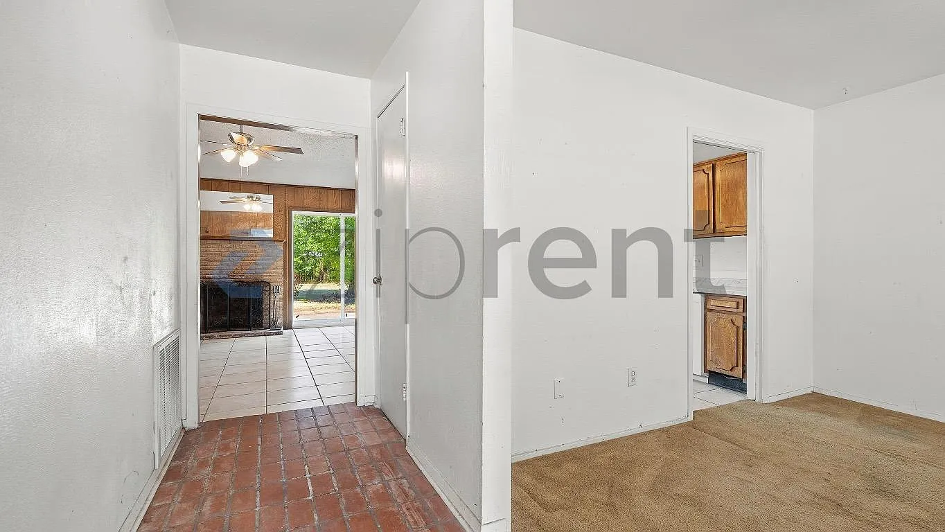 4 bed, 1600 sqft, $1,925 — Photo 3