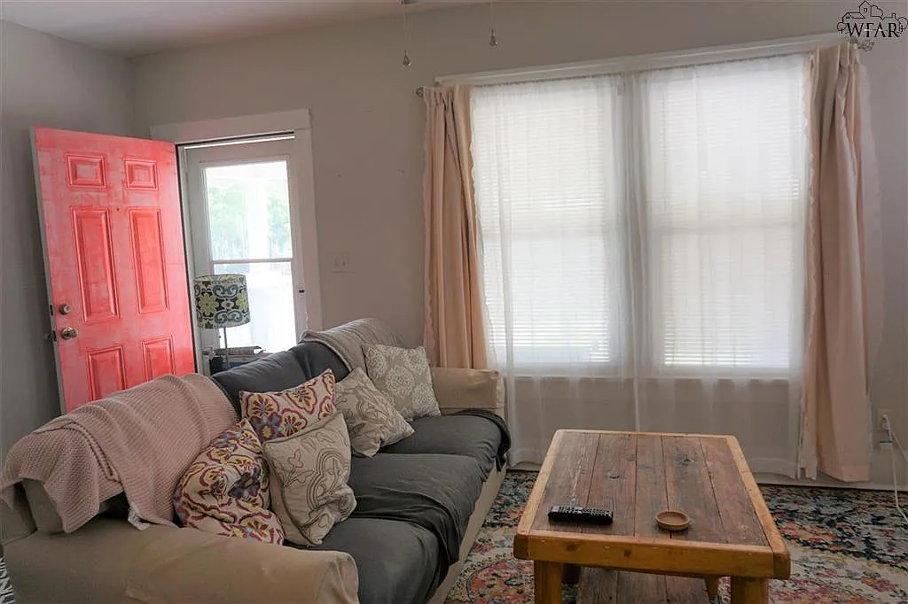 Avenue J 2130 — Photo 3