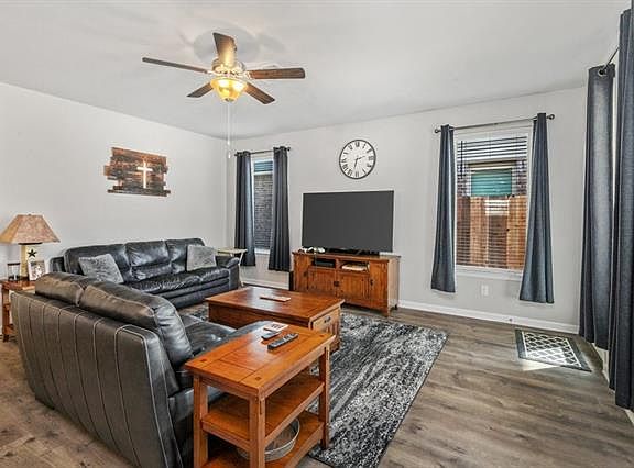 4th image of 323 Windsor Woods Dr