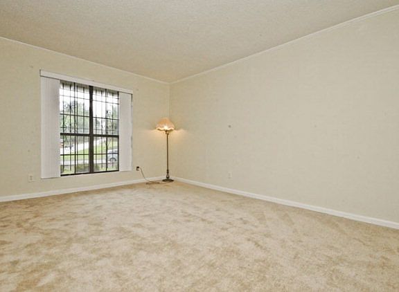 5th image of 1109 Brookwood Dr