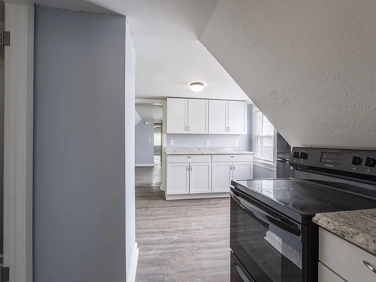 1147 Park Ave — Photo 27