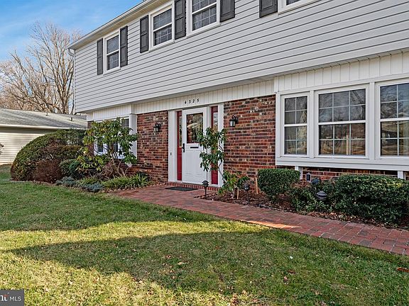 3rd image of 4325 Majestic Ln