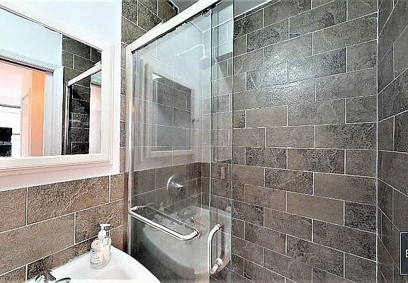 5th image of 149 1st Ave APT 4F