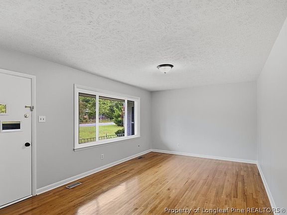 3rd image of 1451 Greenock Ave