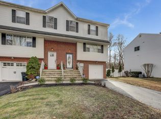 61 Lone Star Ln, Manalapan, NJ 07726