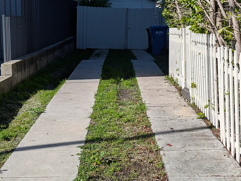 849 N West Knoll Dr — Photo 3