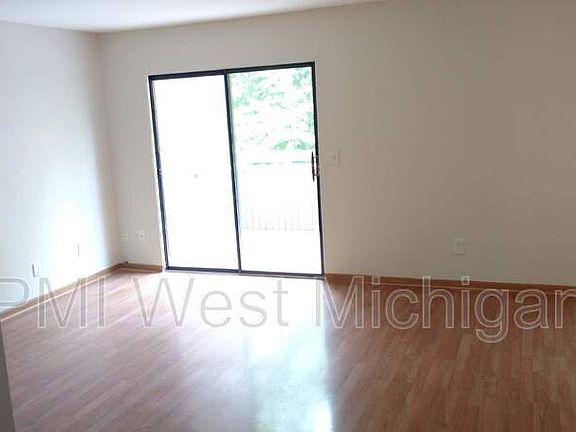5th image of 6433 Wainscot Dr SE