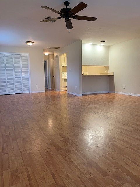 1st image of 925 SE 24th Ave
