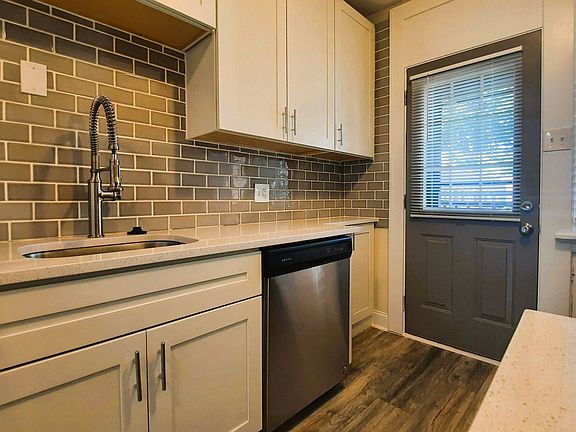 3rd image of 1003 Art Hill Pl #37