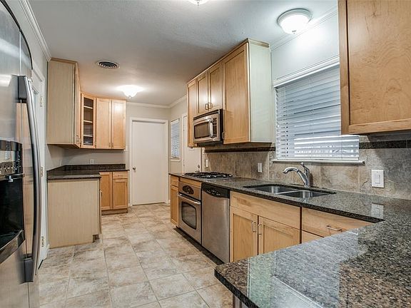 3rd image of 2617 Farmers Branch Ln