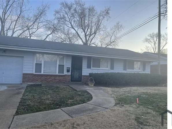 840 Lebon Dr, Saint Louis, MO 63137