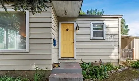 317 W Chester Dr — Photo 1