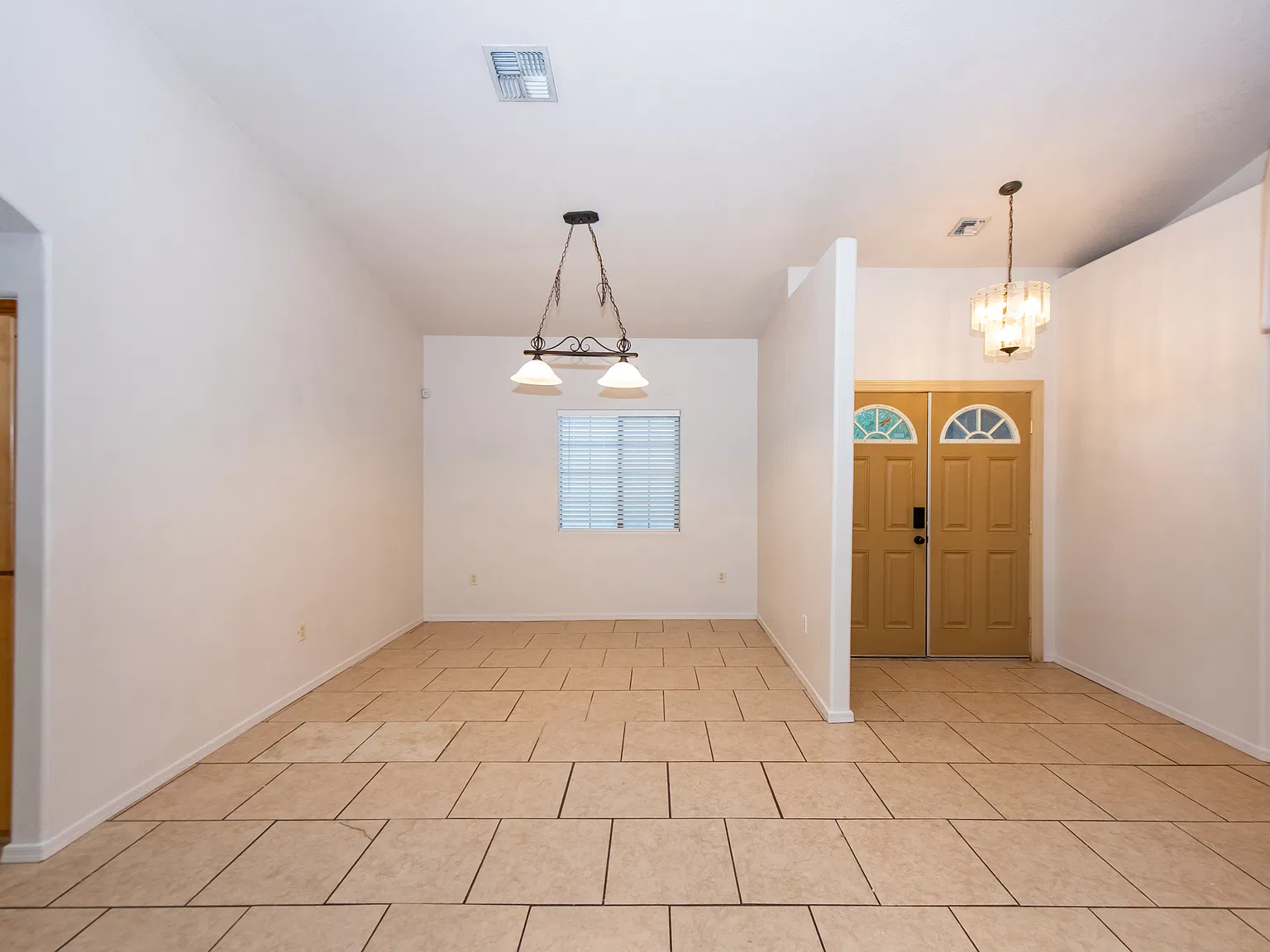 4 Bed 2 Bath Rental in Yuma AZ! — Photo 2
