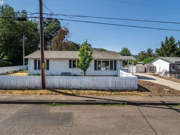 361 SE Carroll St, Winston, OR 97496