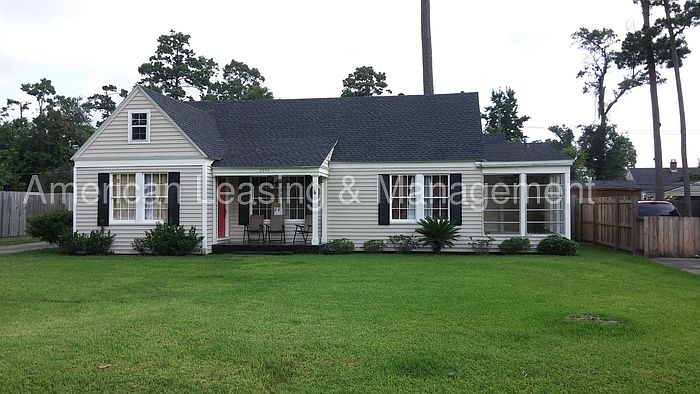 1st image of 2554 Gladys Ave