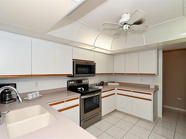 3866 Surrey Ct — Photo 23