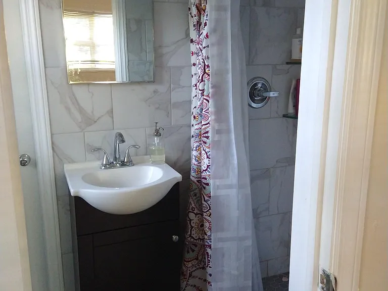 584 N Superior Ave — Photo 27