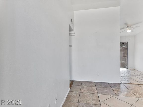 3rd image of 394 Linn Ln