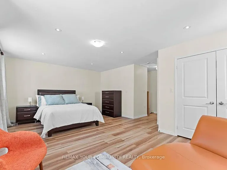 90 Munroe St — Photo 8