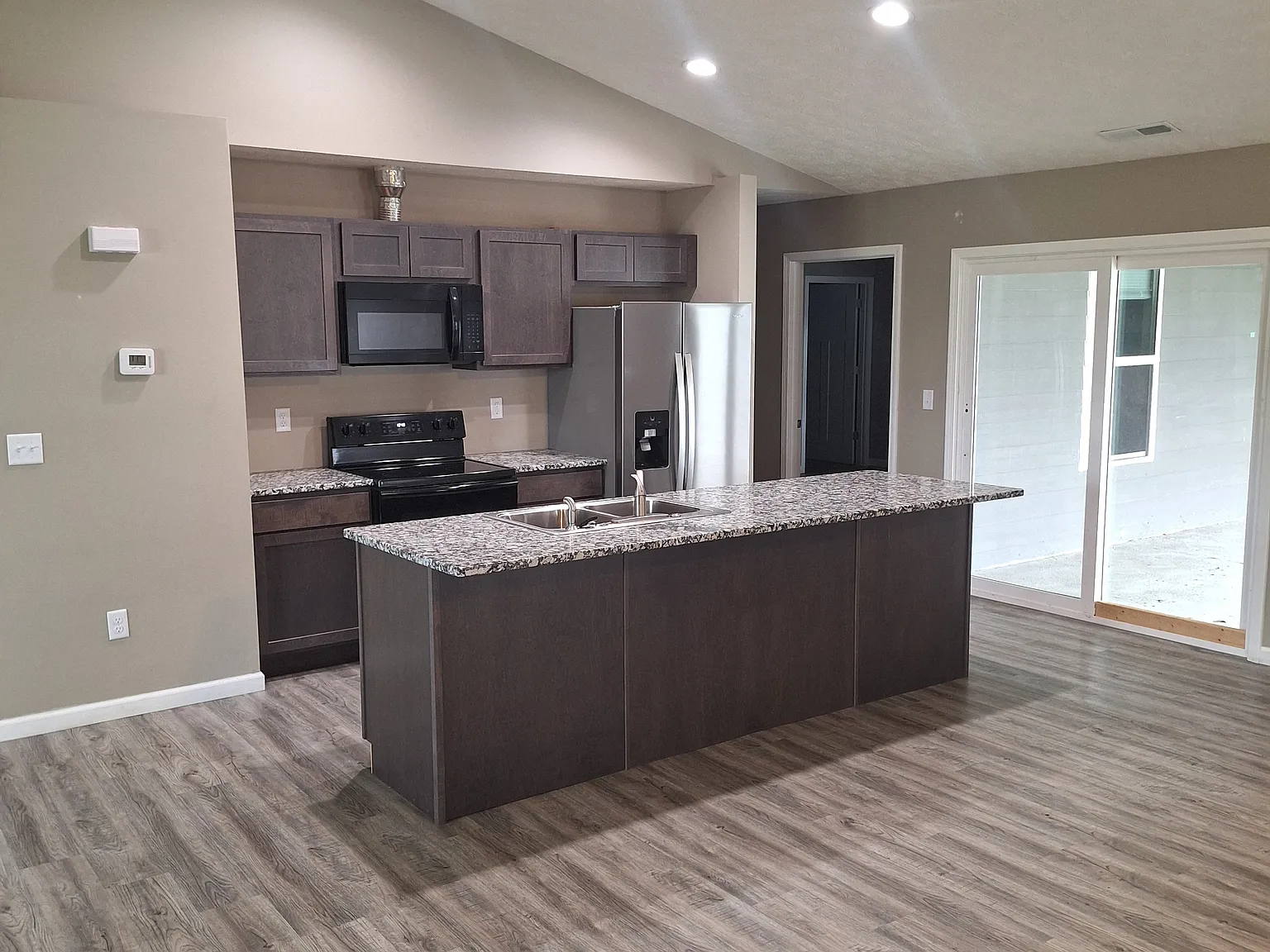 3 bed, 1570 sqft, $1,950 — Photo 3