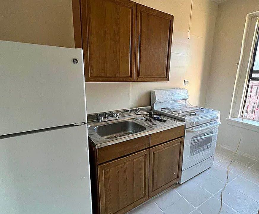 2nd image of 3520 Perry Ave #5C