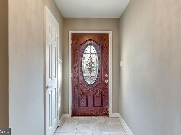 4th image of 10286 Friendship Ct