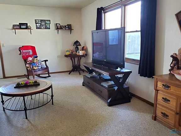 3rd image of 225 Valleywoods Dr
