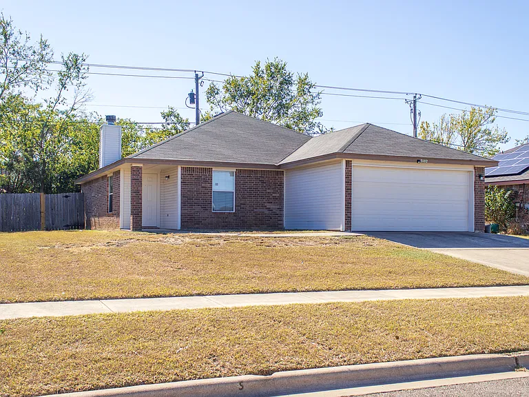 3102 Ida Dr — Photo 3