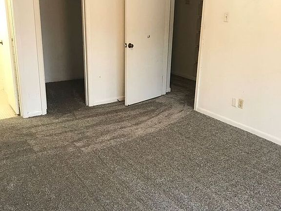 3rd image of 3820 Fairfield Ave #52