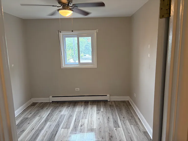 9721 S Cicero Ave — Photo 4