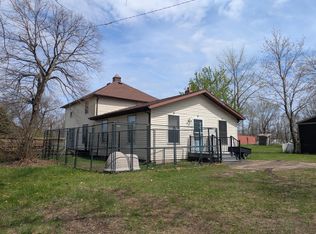 9320 E Division Rd, Knox, IN 46534