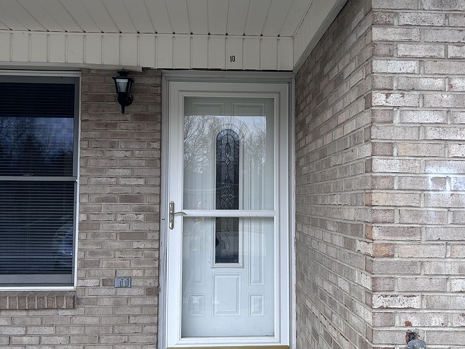 1st image of 10 Driftwood Cir #1