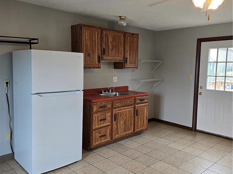 196 W Madison St #4 — Photo 6