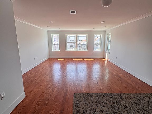 3rd image of 123 E Jersey St #2