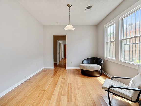 4th image of 1009-11 Tricou St