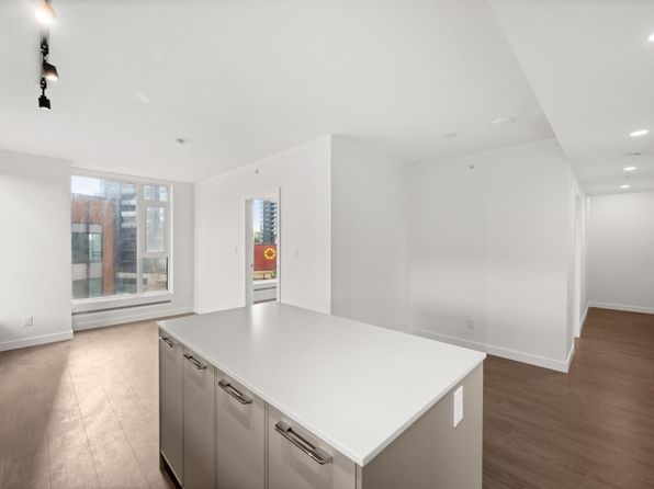 2 bedroom rental in Surrey — photo 10