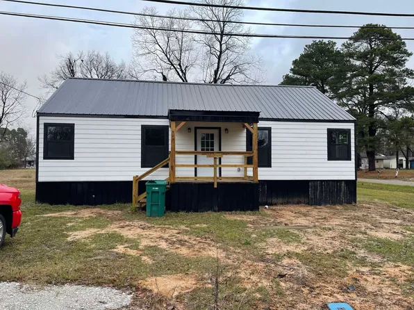 323 E Crockett St, De Kalb, TX 75559