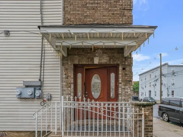 326 Palmer St, Elizabeth City, NJ 07202