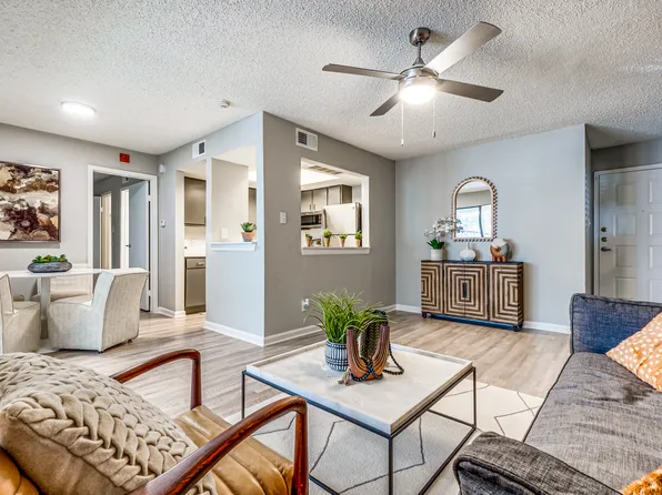 Raleigh At Towne Crossing