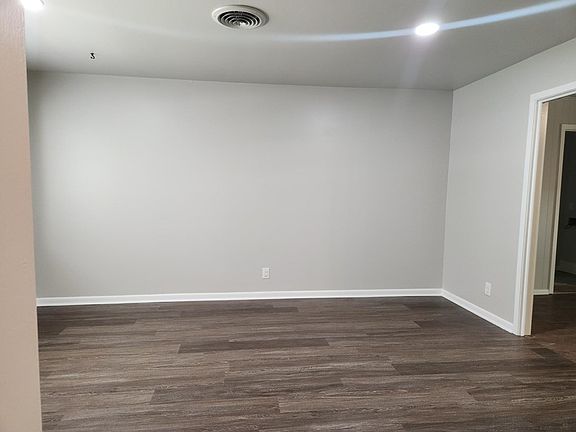 5th image of 1006 Nancy Beth Dr