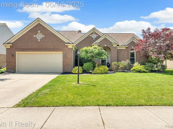 45693 Radnor Rd, Canton, MI 48187