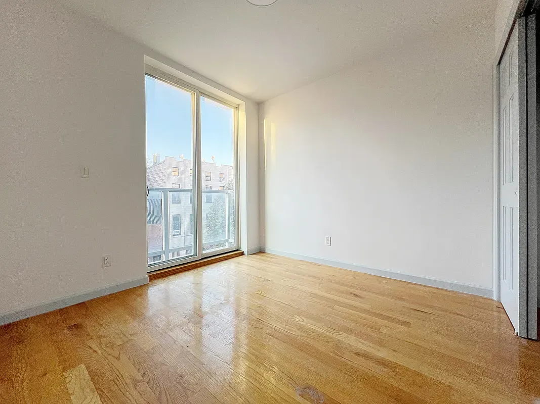 782 Hart Street — Photo 4