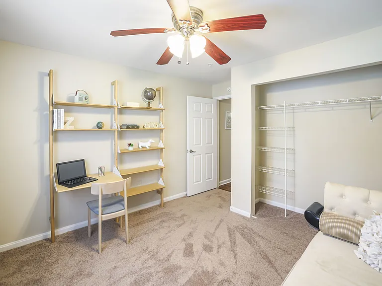 Stonehaven Apartments — Photo 20