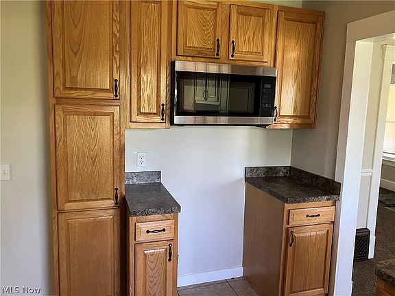 3rd image of 502 Dewey Ave