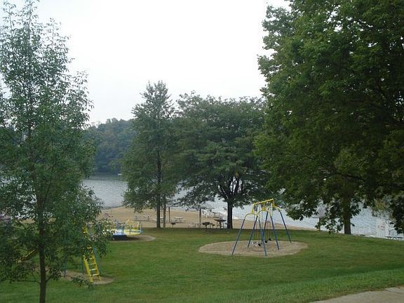 5th image of 625 Brookside Dr