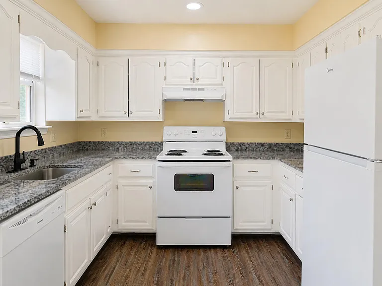 2202 S Cleveland Ave — Photo 4