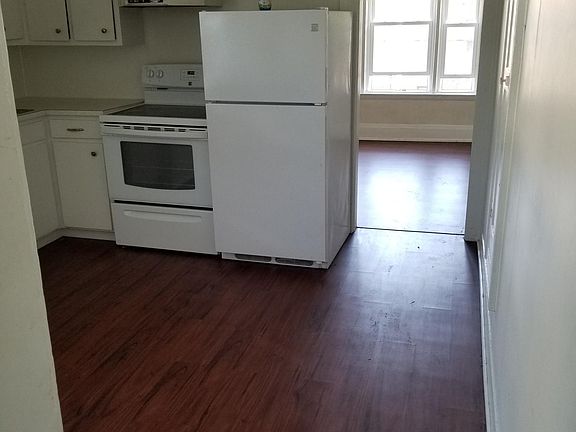 3rd image of 1727 Walnut Ave APT 4