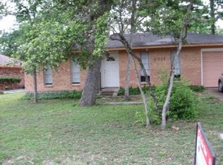 2211 Yosemite Dr, Bryan, TX 77803