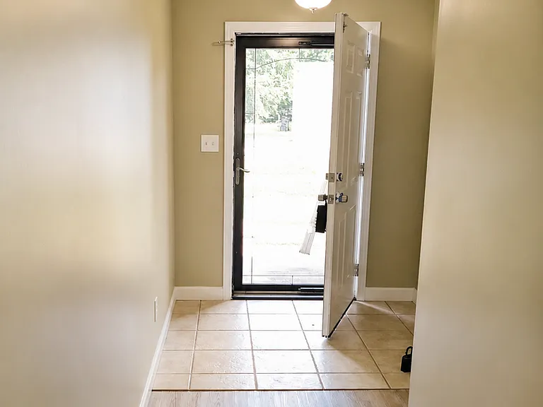 4717 Gregory Dr — Photo 2