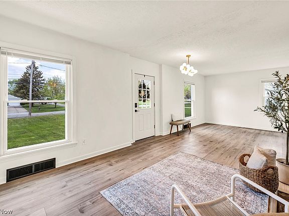 4th image of 375 Hillside Rd